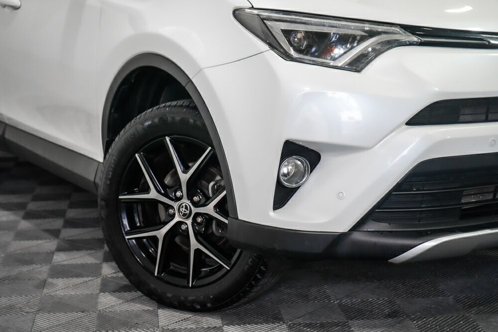 Toyota Rav4 image 2