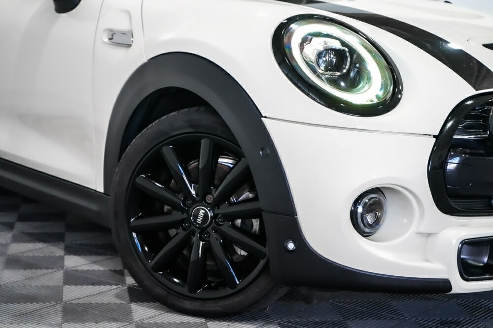 Mini Hatch image 2