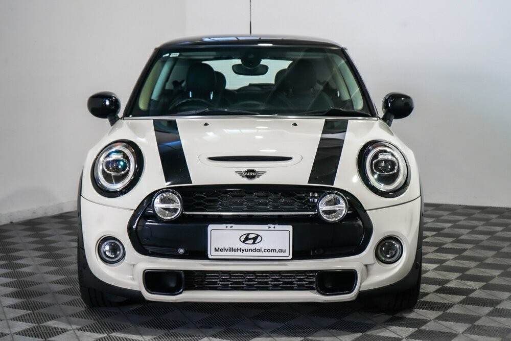 Mini Hatch image 3