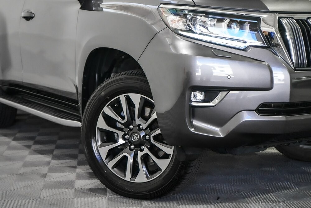 Toyota Landcruiser Prado image 2