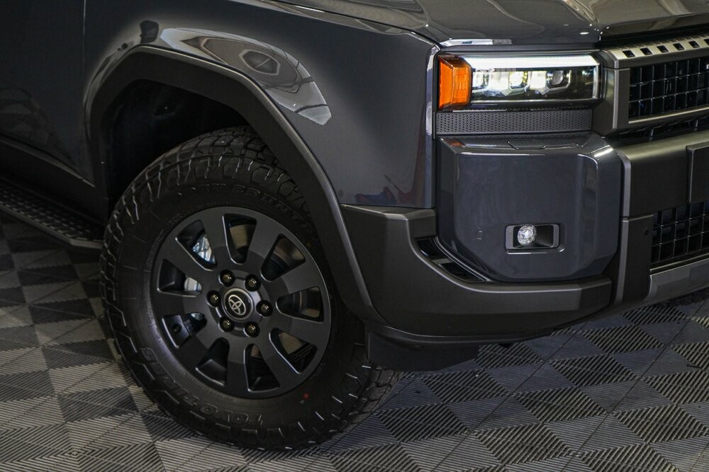 Toyota Landcruiser Prado image 2