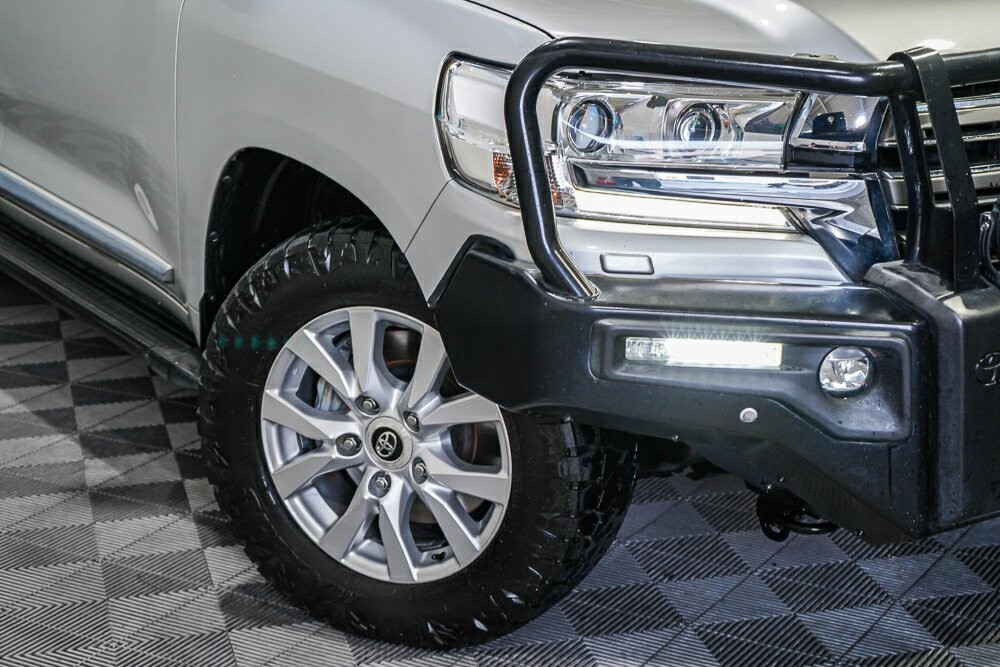 Toyota Landcruiser image 2