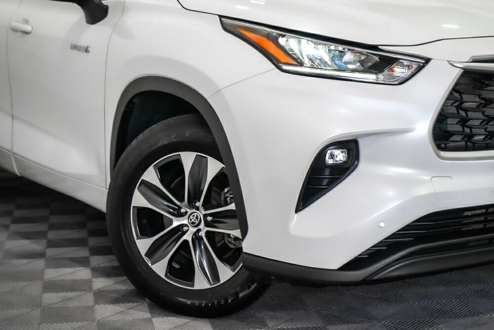 Toyota Kluger image 2