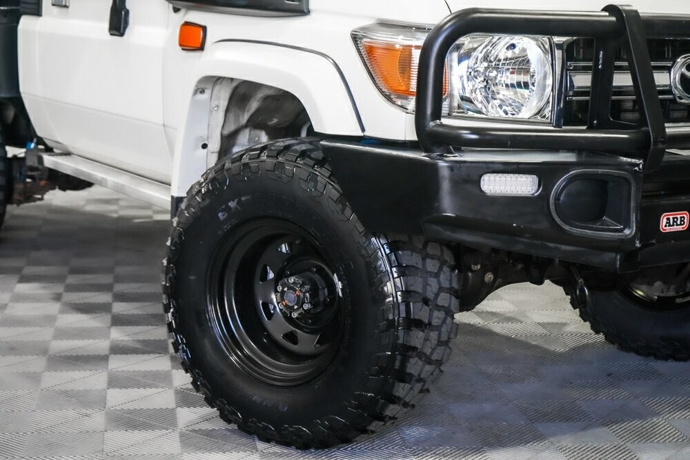 Toyota Landcruiser image 2