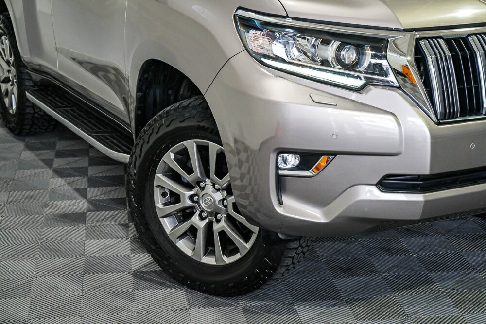 Toyota Landcruiser Prado image 2