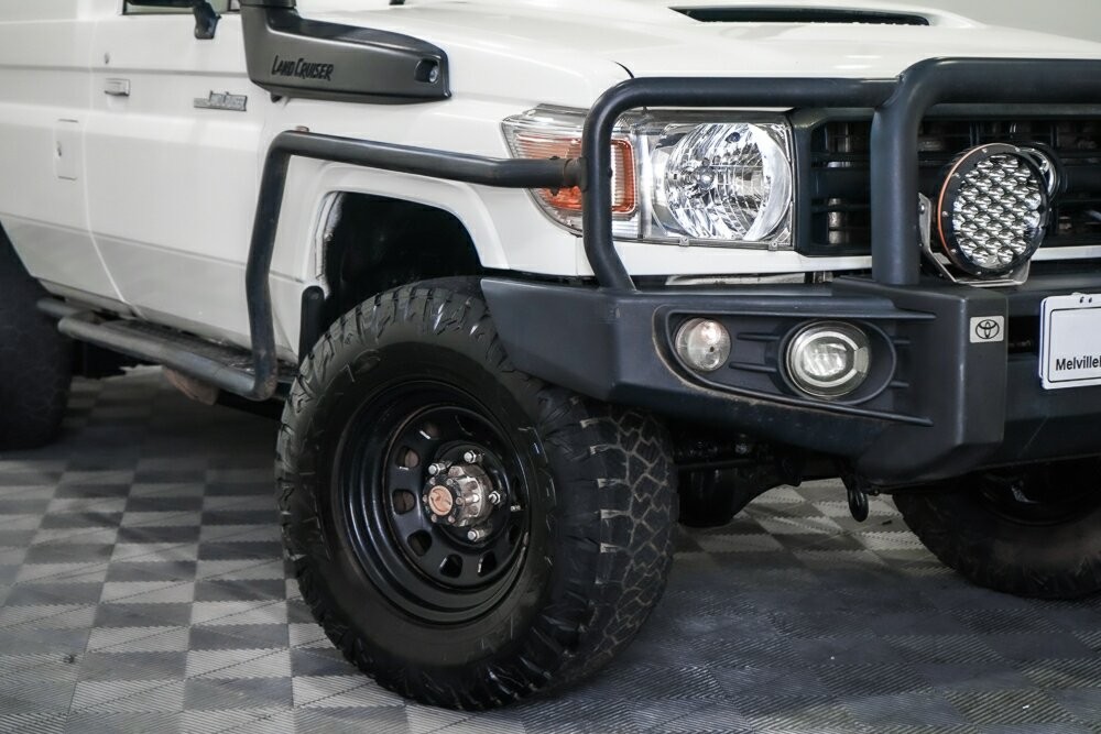 Toyota Landcruiser image 2
