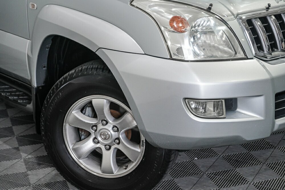 Toyota Landcruiser Prado image 2
