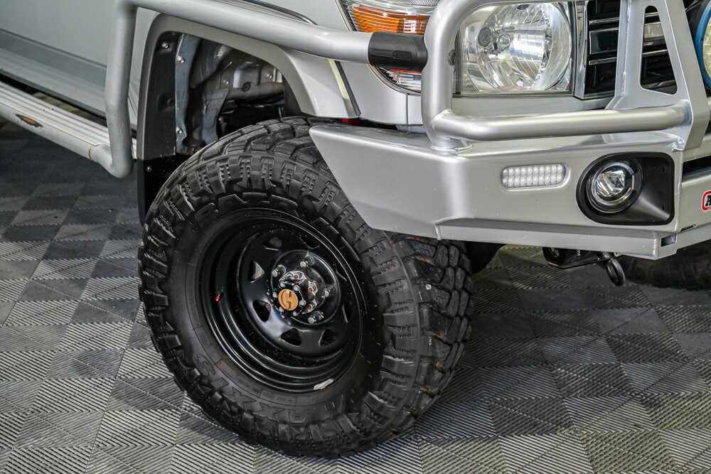 Toyota Landcruiser image 2