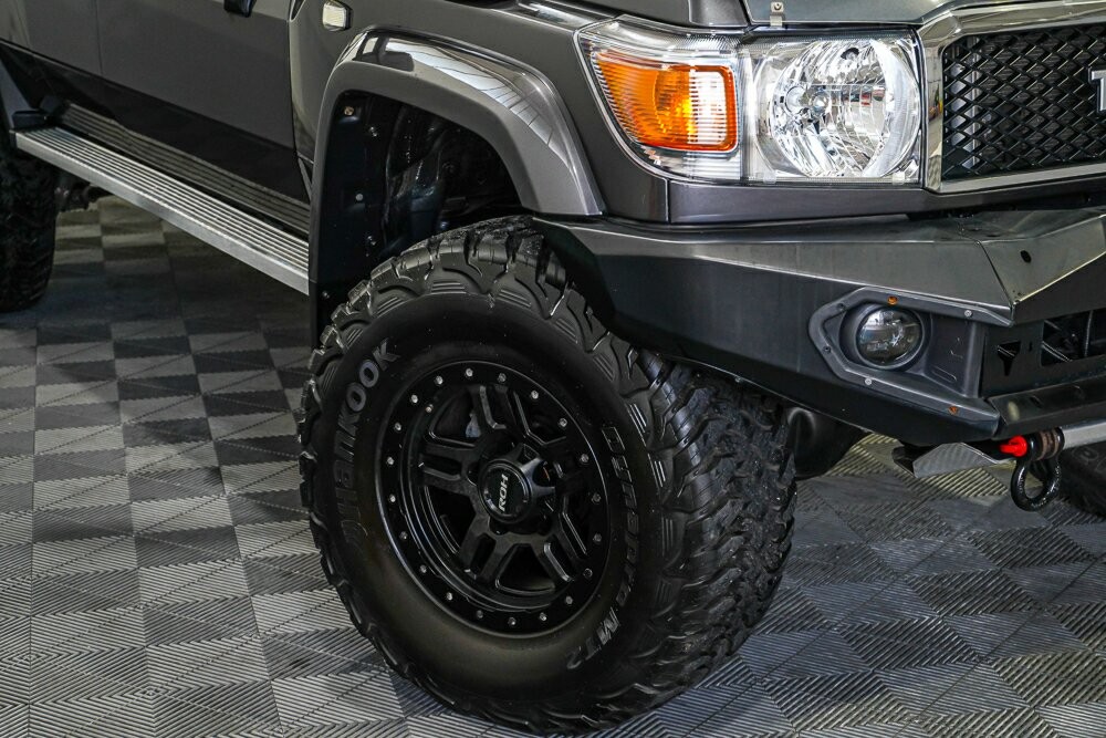 Toyota Landcruiser image 2