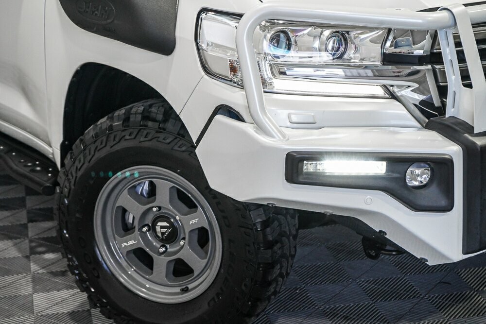 Toyota Landcruiser image 2