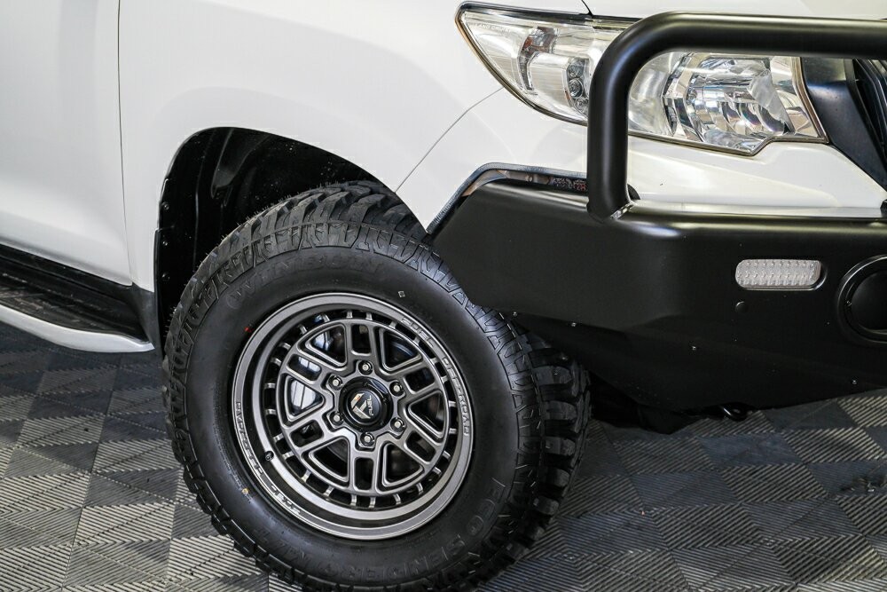 Toyota Landcruiser Prado image 2