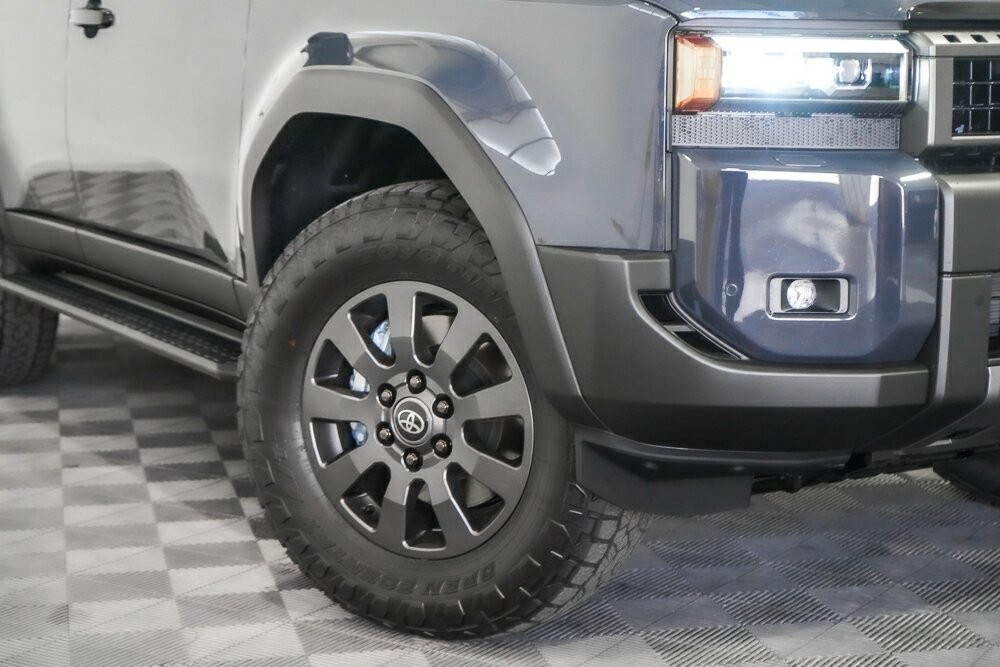 Toyota Landcruiser Prado image 2