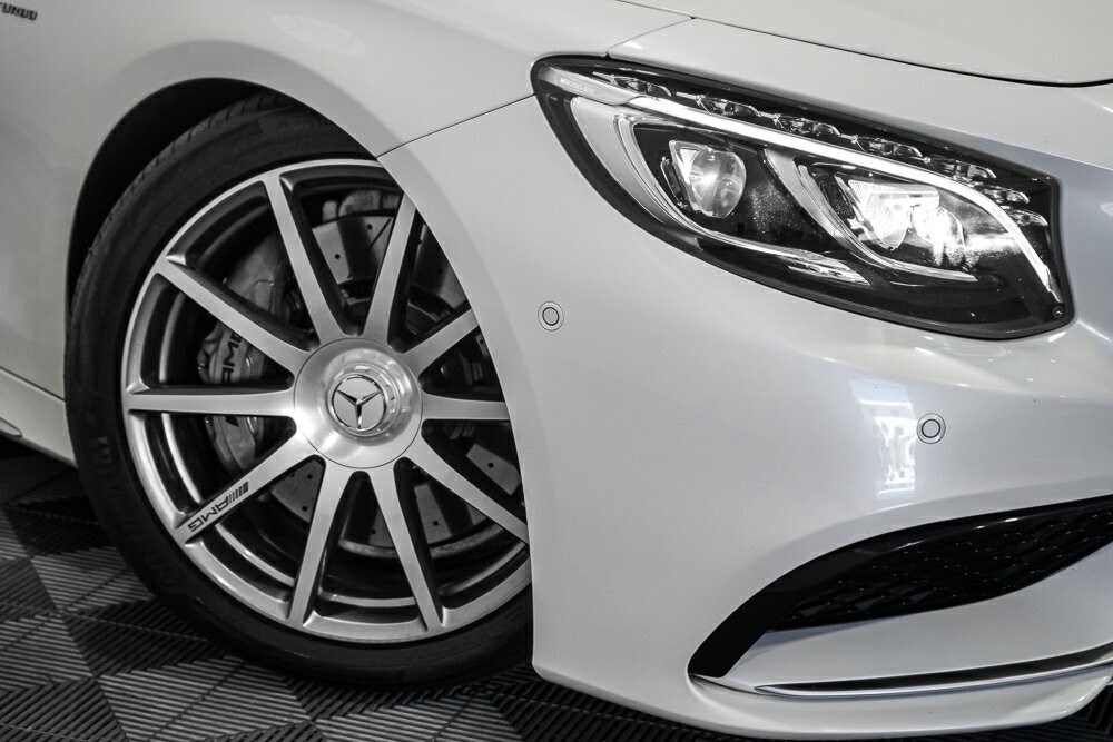 Mercedes Benz S-class image 2