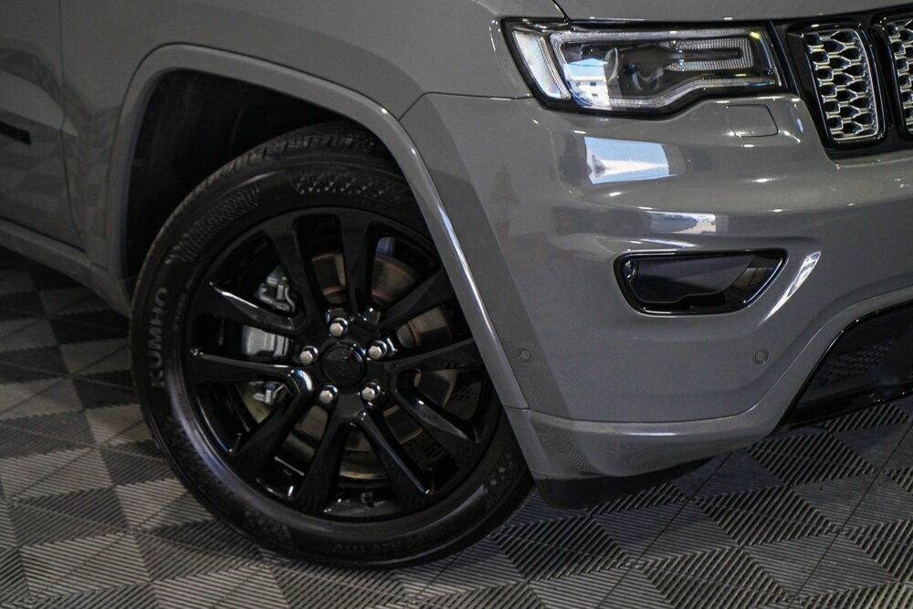 Jeep Grand Cherokee image 2