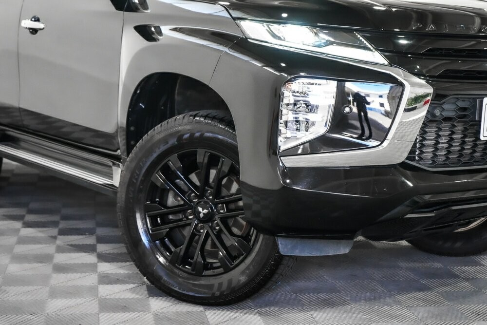Mitsubishi Pajero Sport image 2