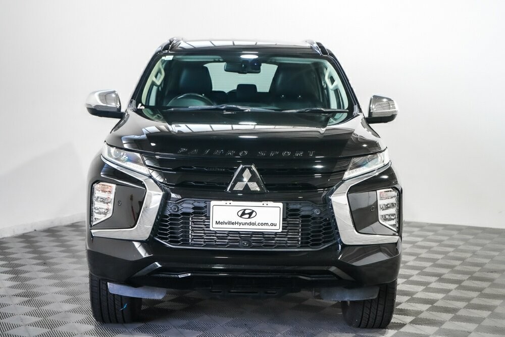 Mitsubishi Pajero Sport image 3