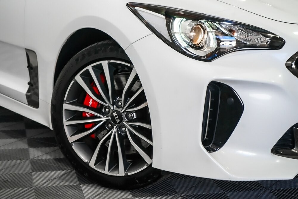 Kia Stinger image 2
