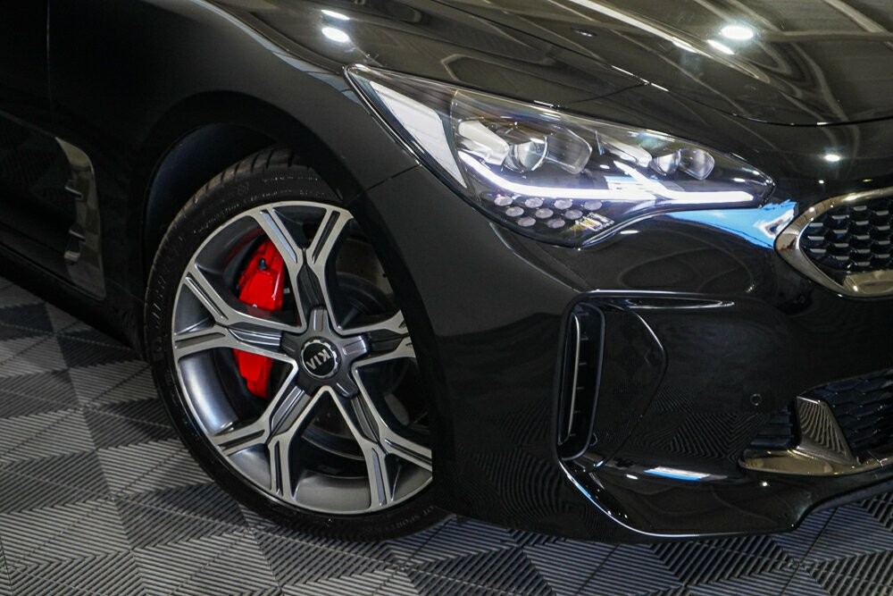 Kia Stinger image 2