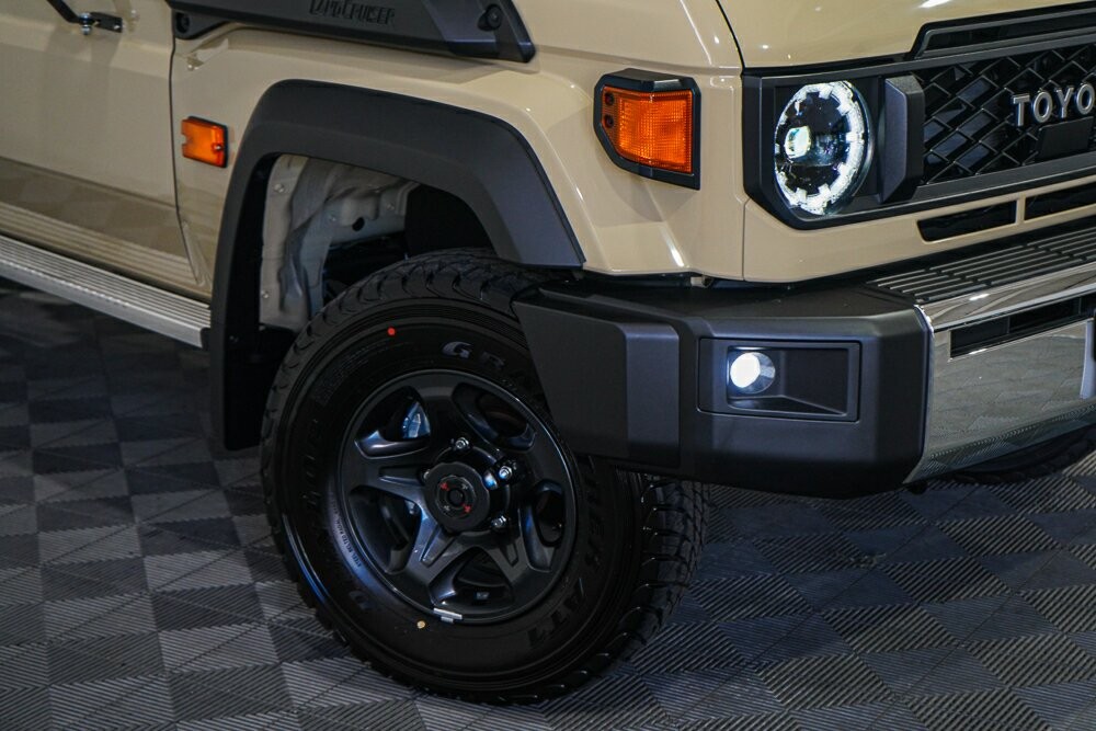 Toyota Landcruiser image 2