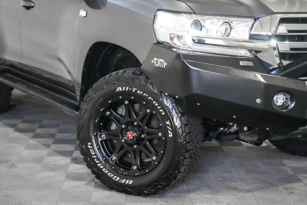 Toyota Landcruiser image 2