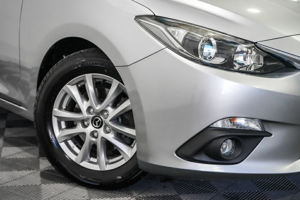Mazda 3 image 2