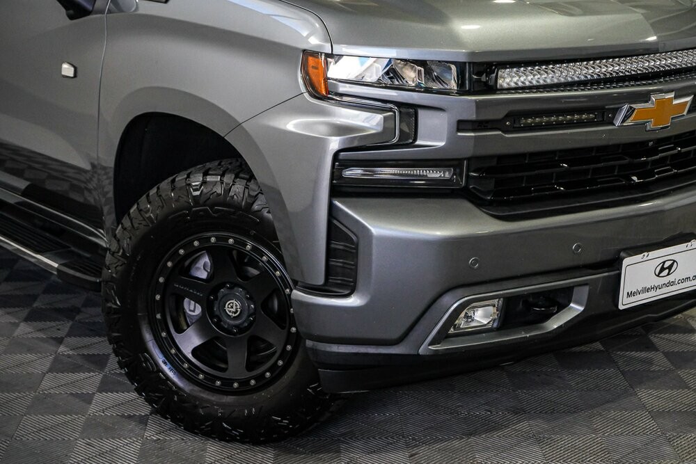 Chevrolet Silverado image 2