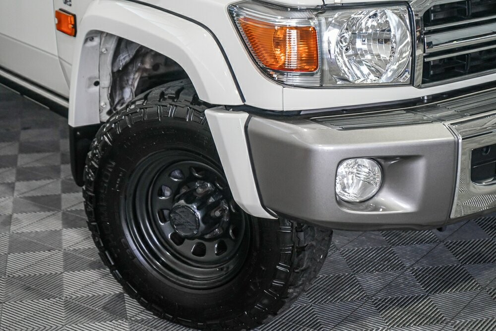 Toyota Landcruiser image 2
