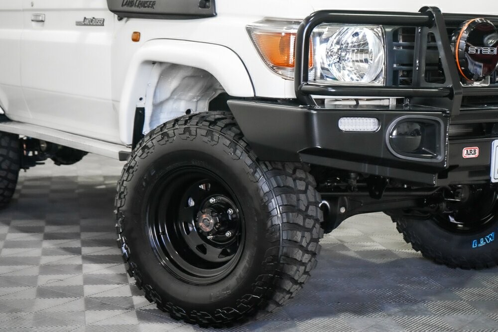Toyota Landcruiser image 2