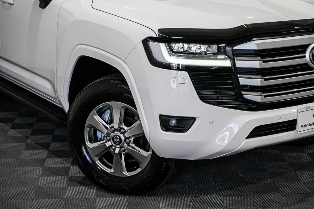 Toyota Landcruiser image 2