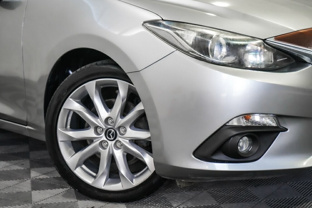 Mazda 3 image 2
