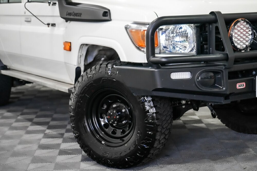 Toyota Landcruiser image 2