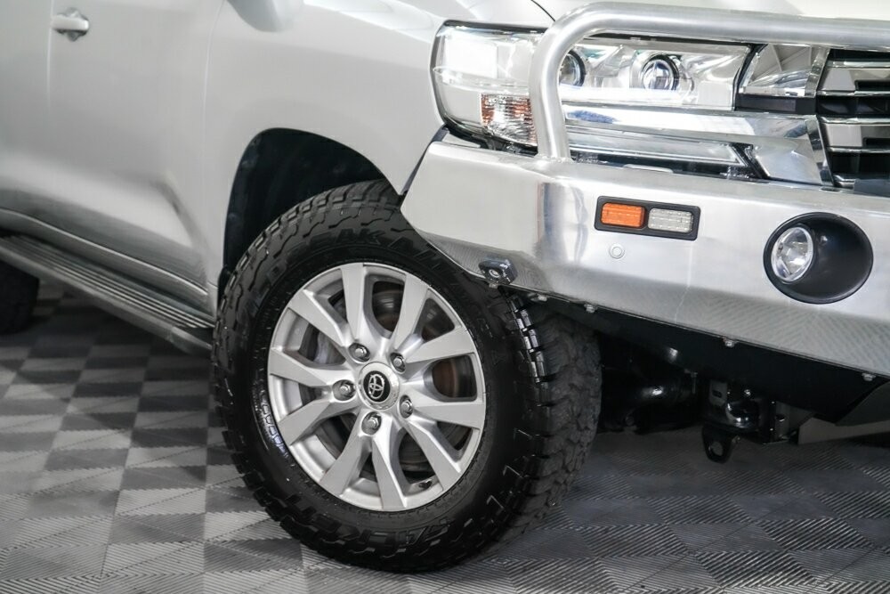 Toyota Landcruiser image 2