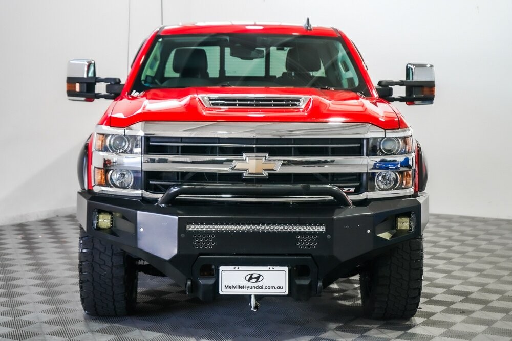 Chevrolet Silverado image 3