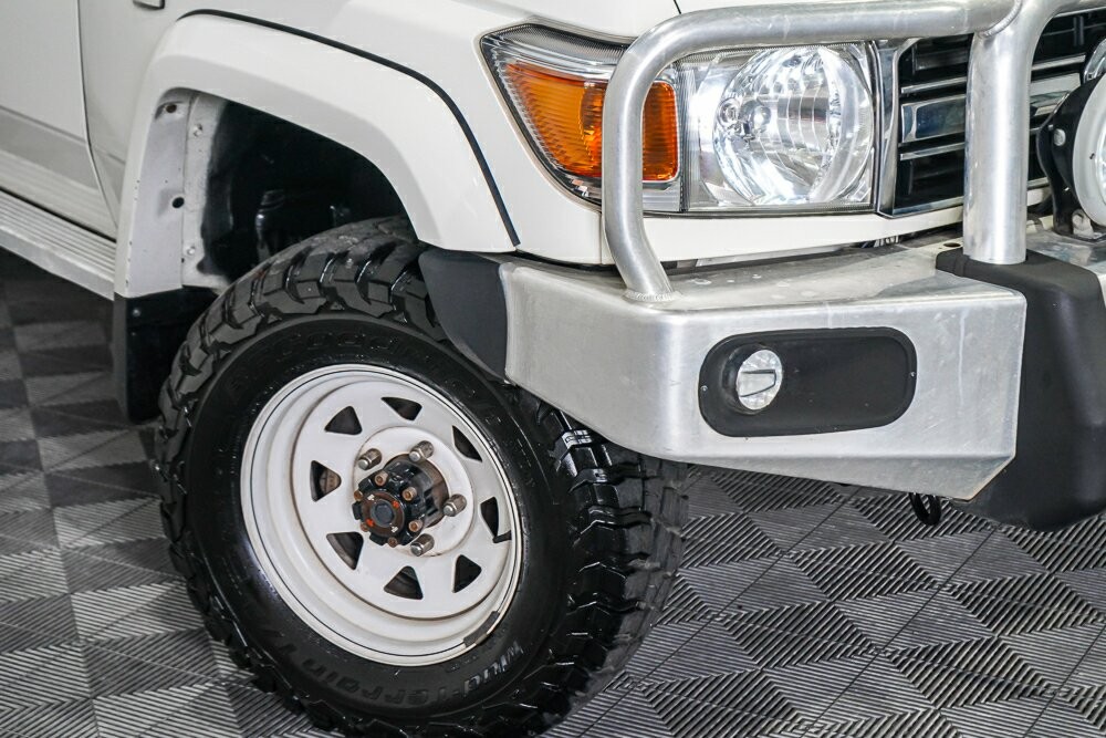 Toyota Landcruiser image 2