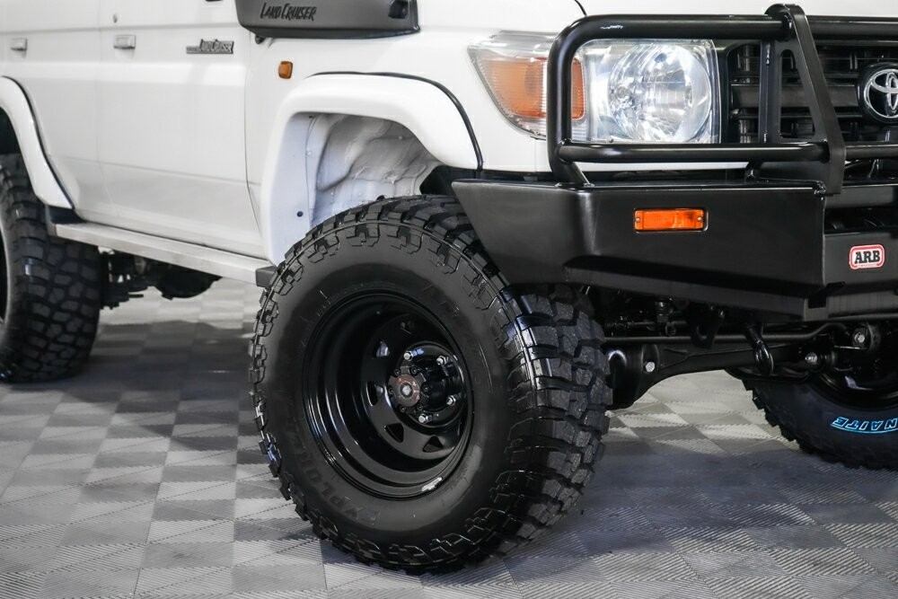 Toyota Landcruiser image 2