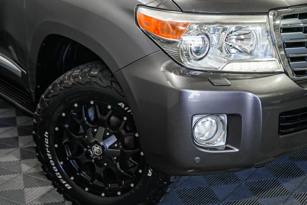 Toyota Landcruiser image 2