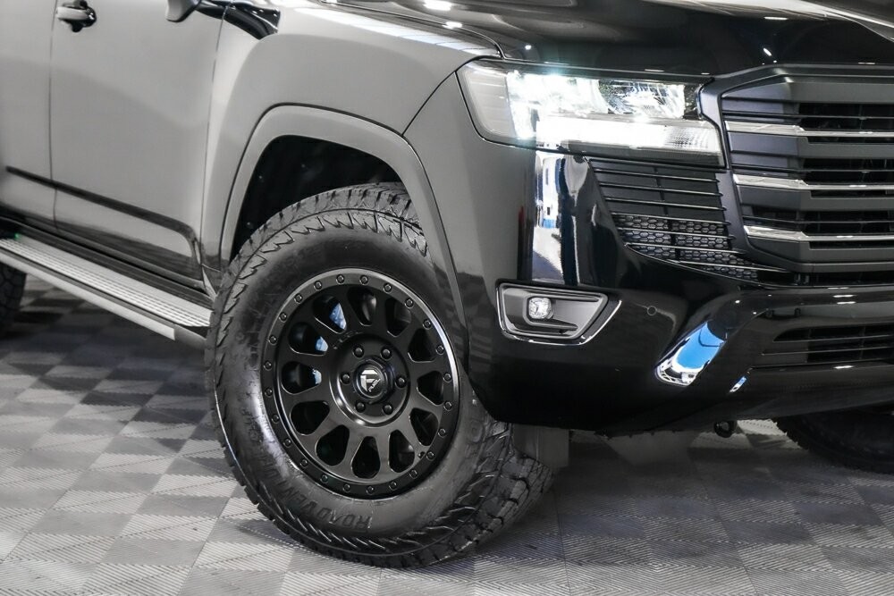Toyota Landcruiser image 2