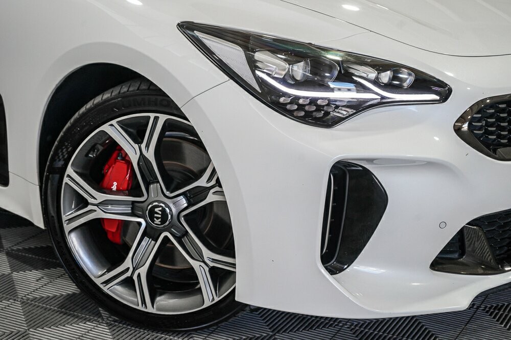 Kia Stinger image 2