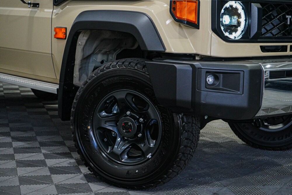 Toyota Landcruiser image 2