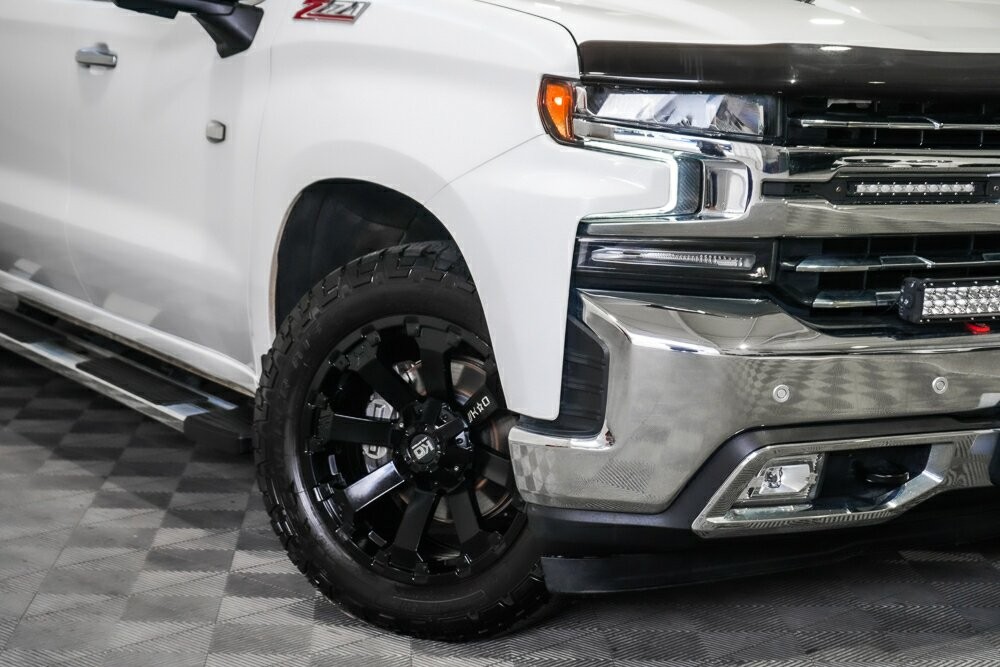 Chevrolet Silverado image 2