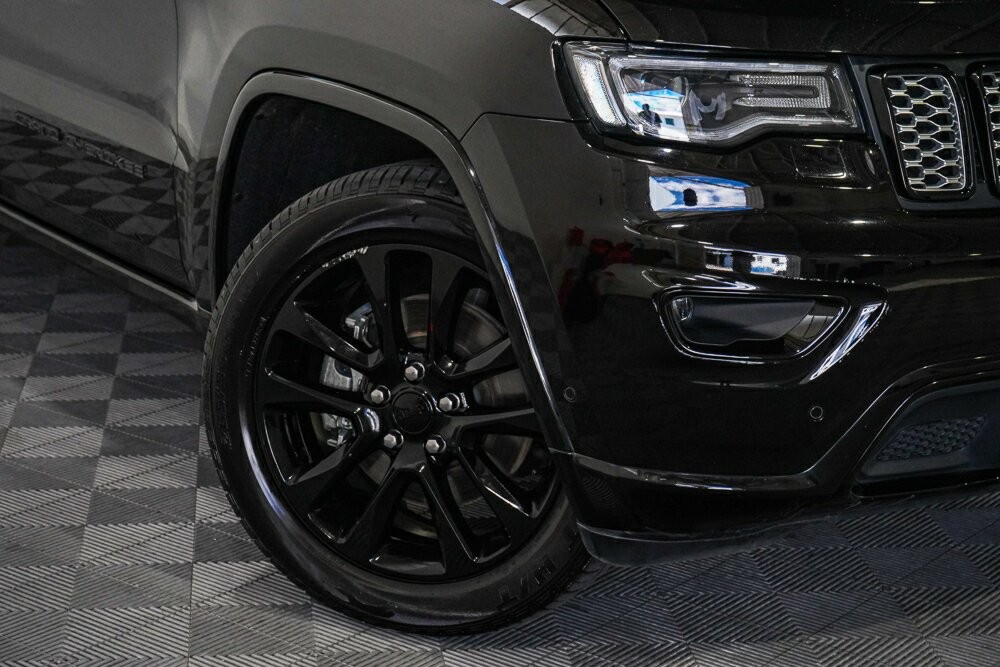Jeep Grand Cherokee image 2