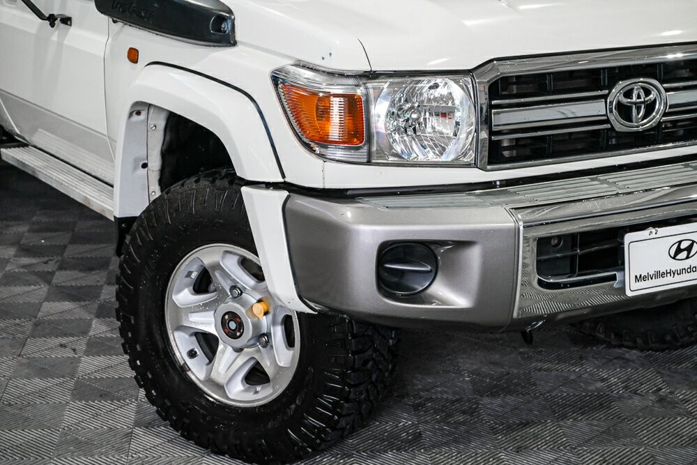 Toyota Landcruiser image 2