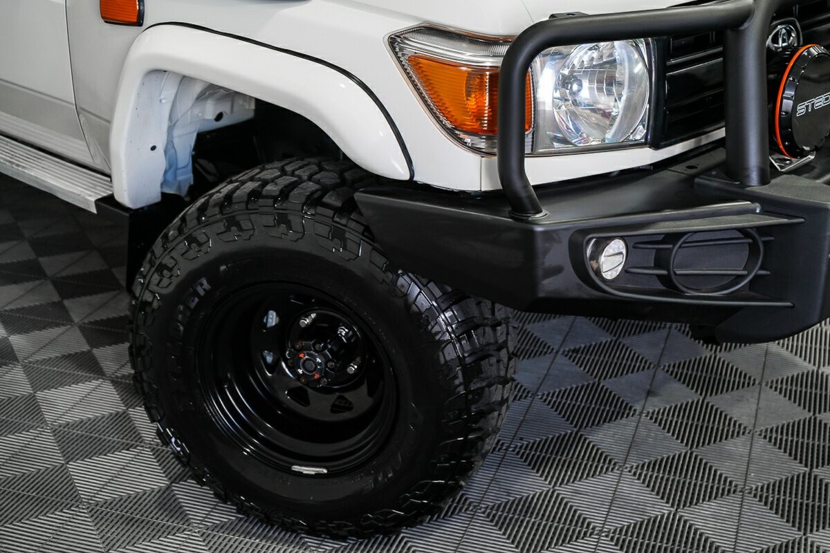 Toyota Landcruiser image 2