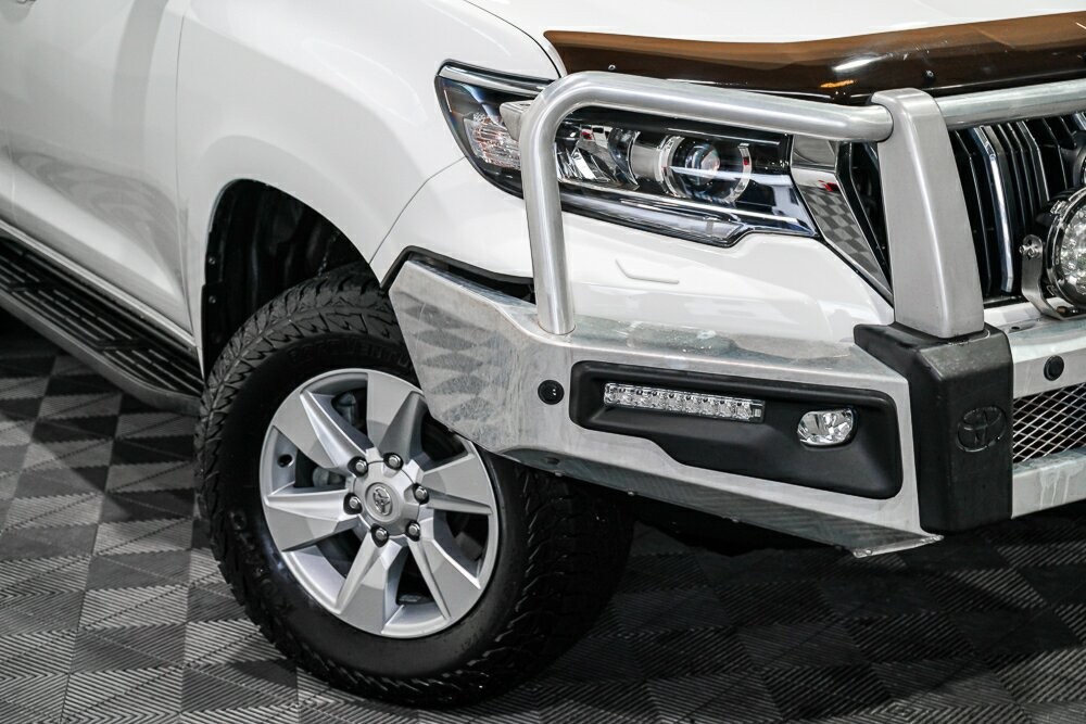 Toyota Landcruiser Prado image 2