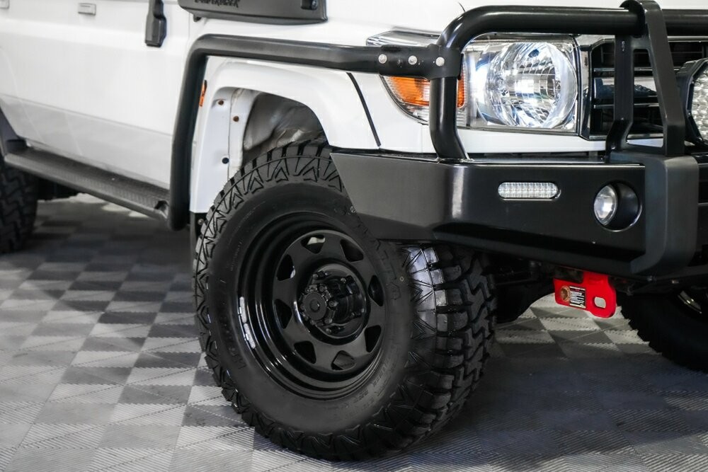 Toyota Landcruiser image 2