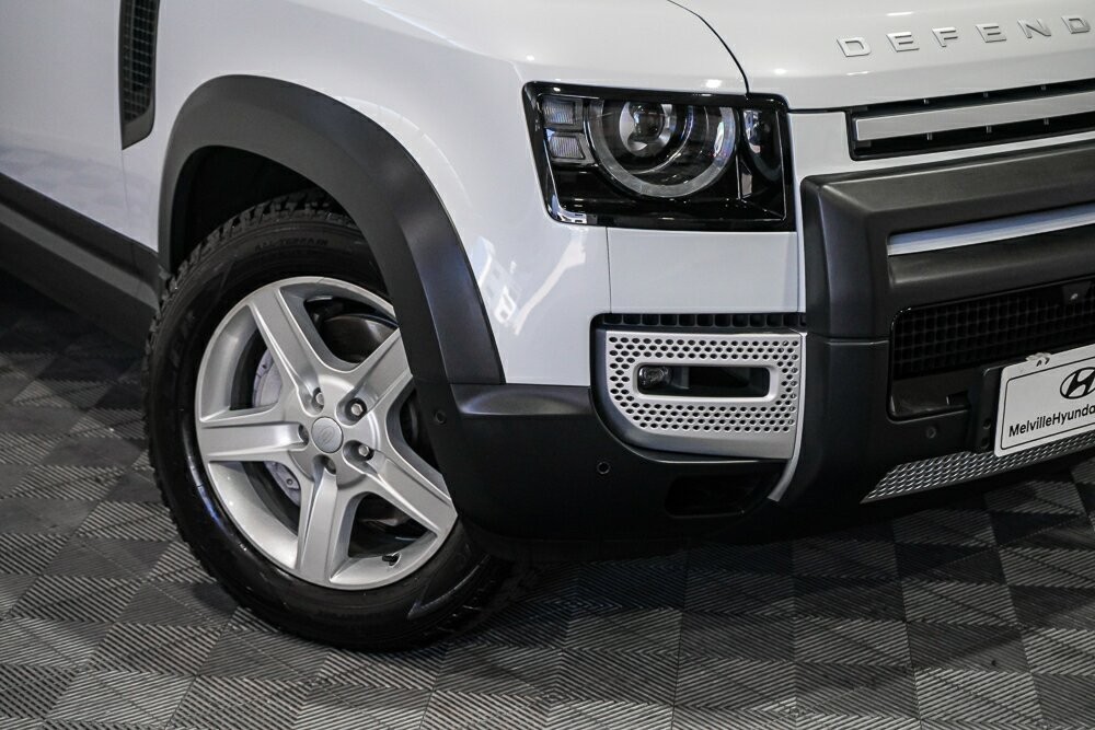 Land Rover Defender image 2