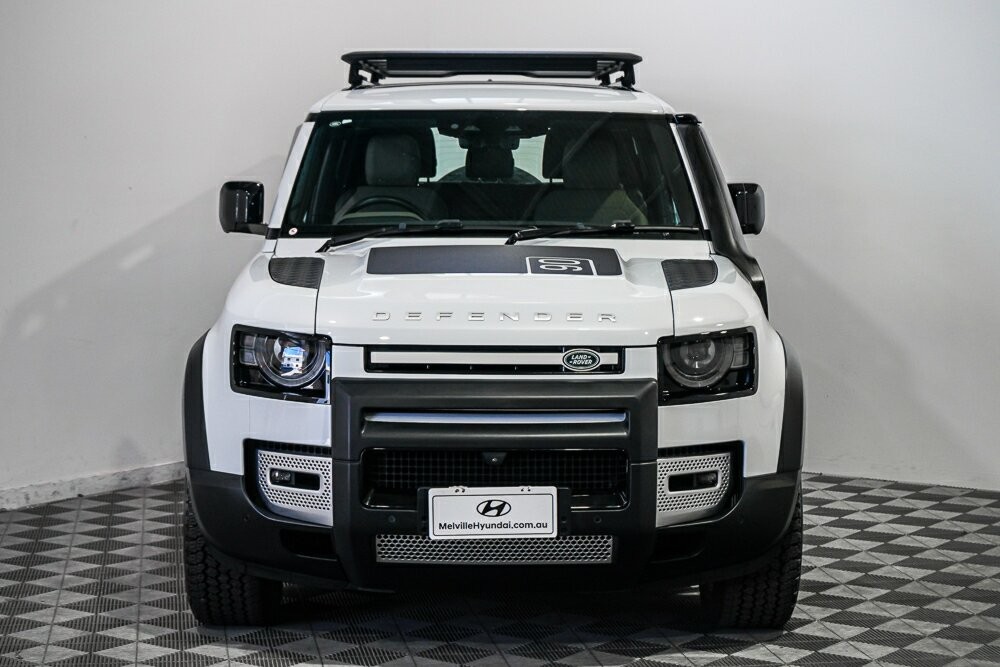 Land Rover Defender image 3