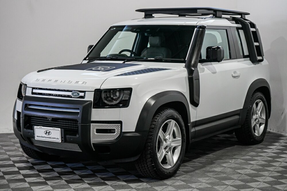 Land Rover Defender image 4