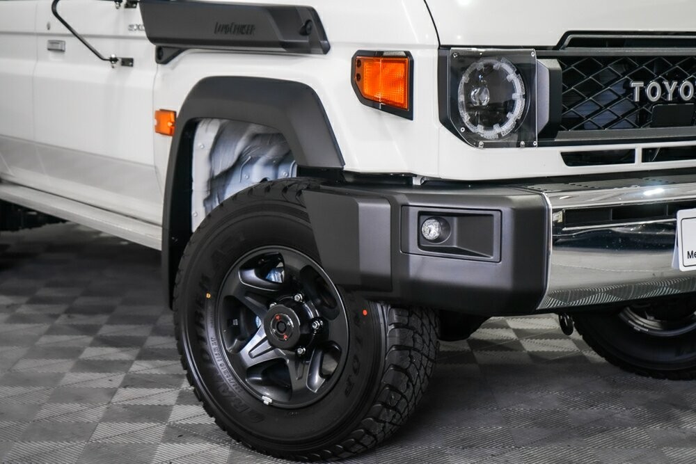 Toyota Landcruiser image 2