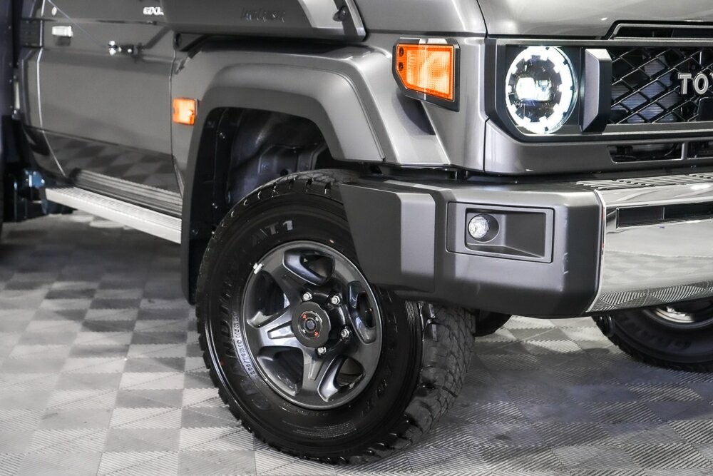 Toyota Landcruiser image 2